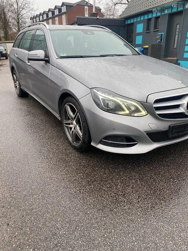 Gebraucht Mercedes E220 170 PS (125 kW) 2013 Grau Kombi