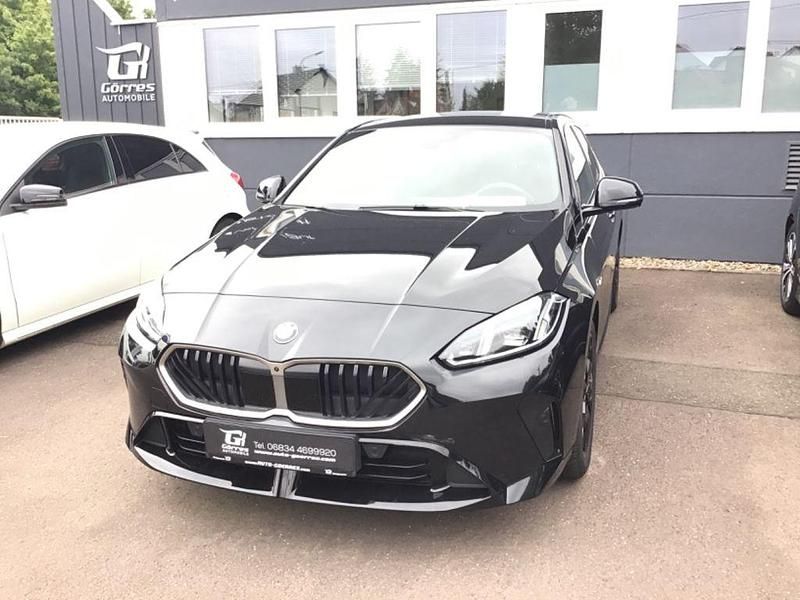 Schwarz Gebraucht 2024 BMW 120 M Sport Kleinwagen | 33.900 € (Teuer) - Bild 1/4