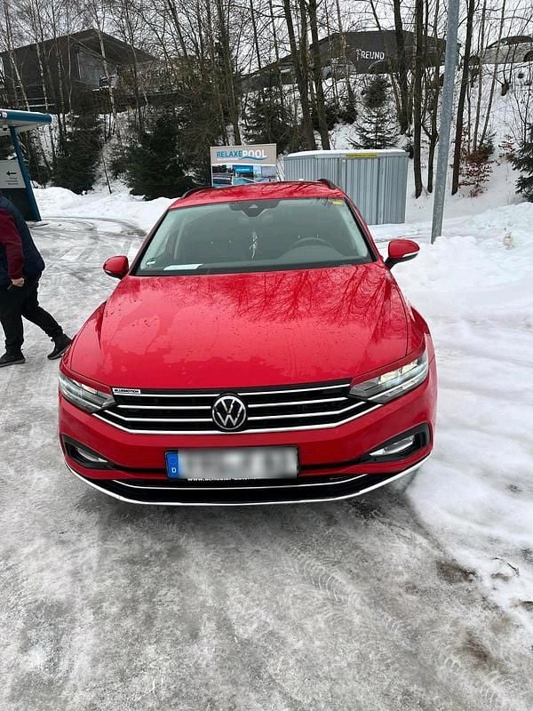Gebraucht VW Passat 122 PS (89 kW) 2022 Rot Kombi