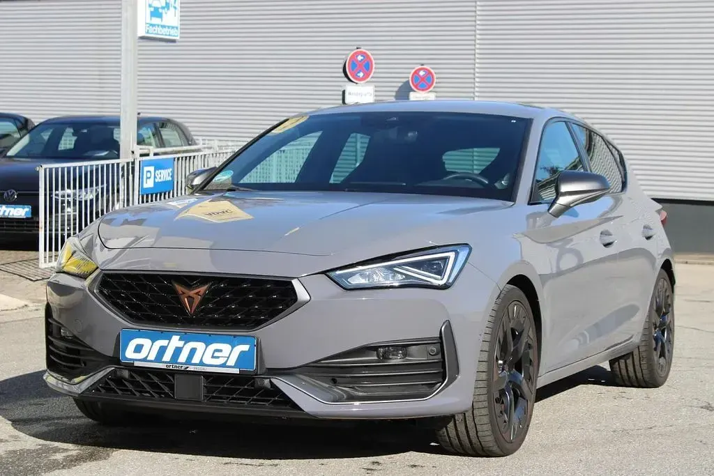 Używany Cupra Leon VZ 300 KM (220 kW) 2021 Szary Sedan/Limuzyna