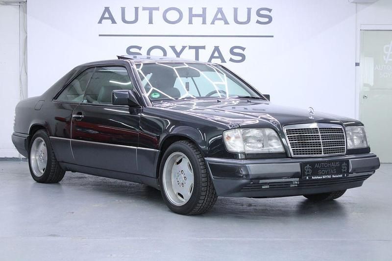 Gebraucht Mercedes 220 150 PS (110 kW) 1993 Schwarz Coupé