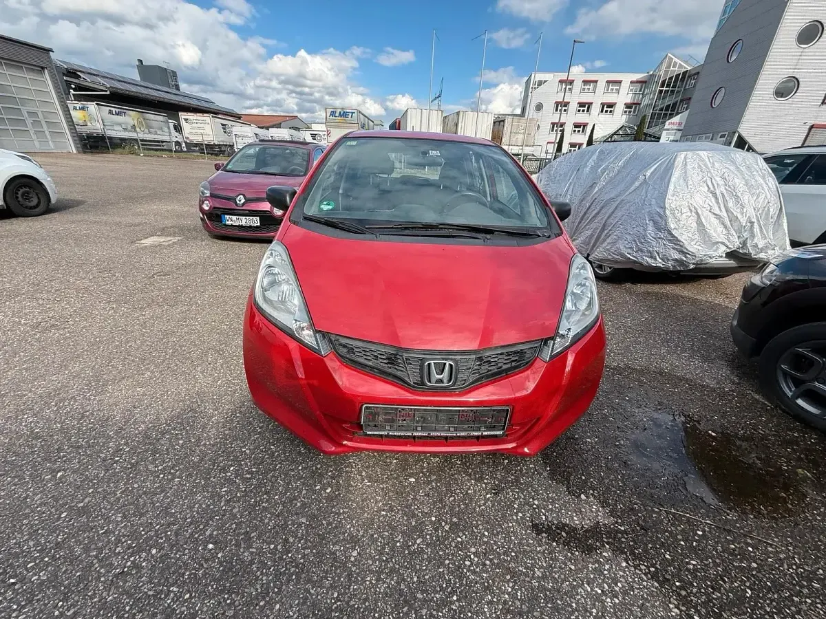 Käytetty Honda Jazz 100 HP (73 kW) 2012 Punainen Viistoperä