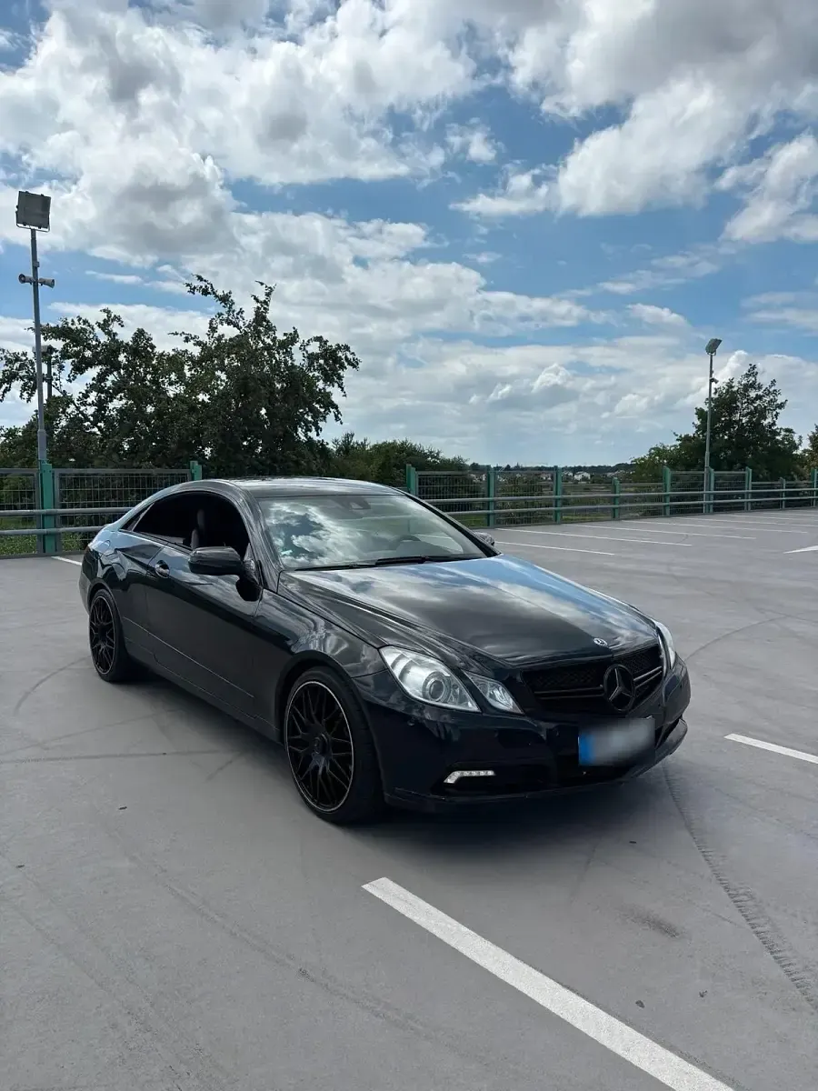 Gebraucht Mercedes E250 204 PS (150 kW) 2009 Schwarz Coupé