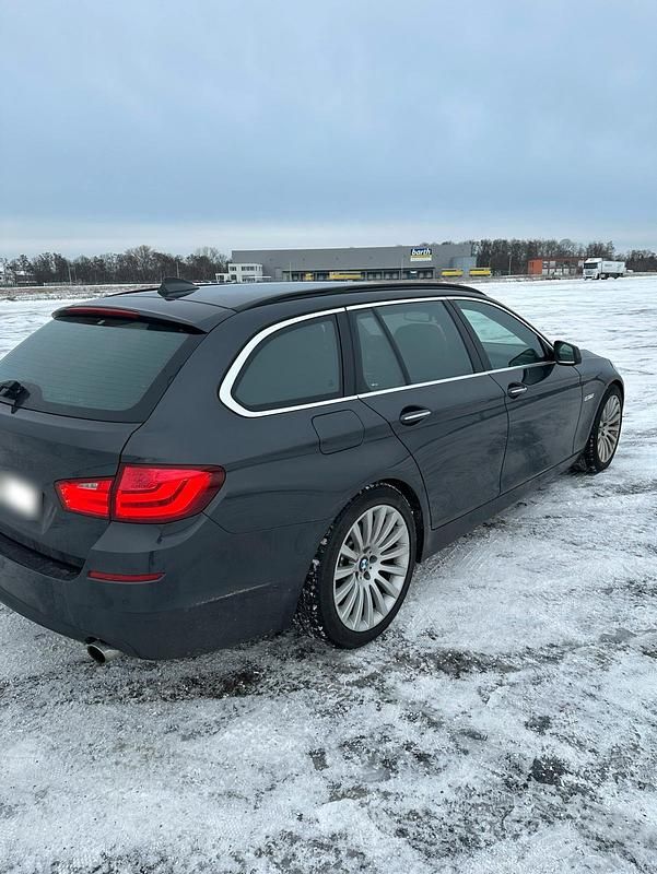 Gebraucht BMW 535 Luxury Line 313 PS (230 kW) 2011 Grau Kombi
