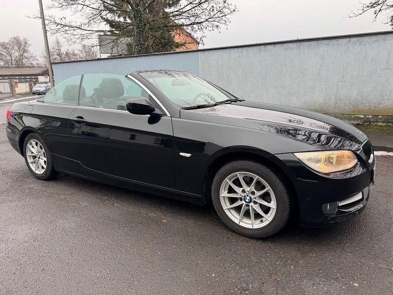 Schwarz Gebraucht 2011 BMW 318 Cabriolet Sport Line Cabrio | 10.900 € (Fairer Preis) - Bild 1/4