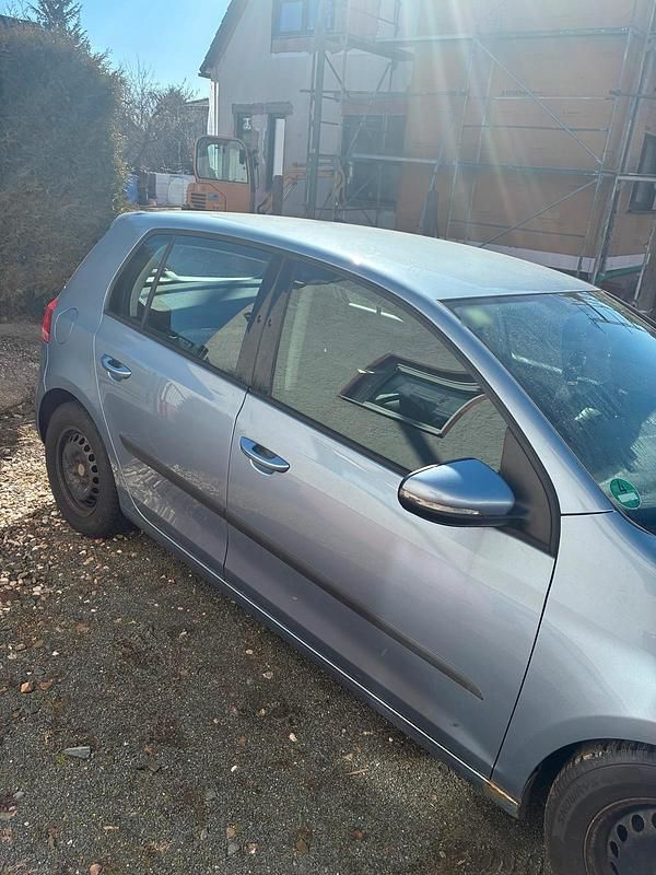 Gebraucht VW Golf VI 105 PS (77 kW) 2010 Blau Kleinwagen