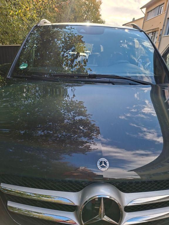 Silber Gebraucht 2023 Mercedes B220 Van / Kleinbus | 46.900 € - Bild 1/4