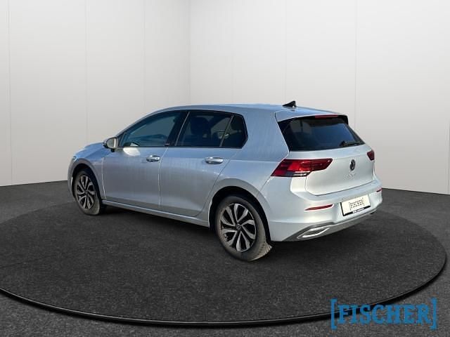 Gebraucht VW Golf VIII Active 116 PS (85 kW) 2021 Reflexsilber Limousine