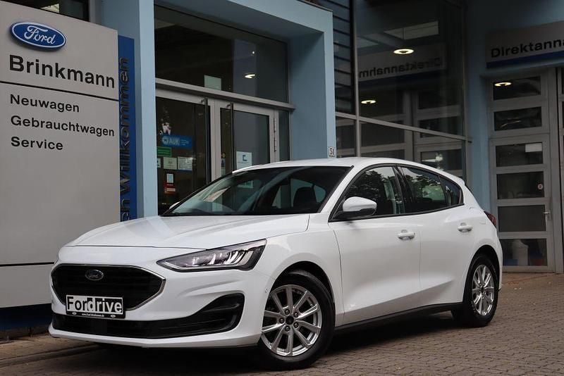 Frostwei Gebraucht 2022 Ford Focus Cool & Connect Limousine | 18.330 € (Guter Preis) - Bild 1/4