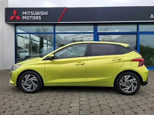 Gebraucht Hyundai i20 Select 79 PS (58 kW) 2025 Grün Kleinwagen