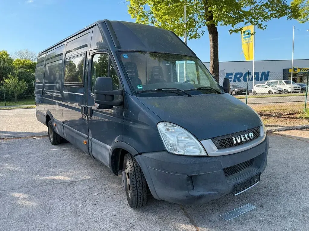 Second-hand Iveco Daily 126 CP (92 kW) 2011 Gri Break