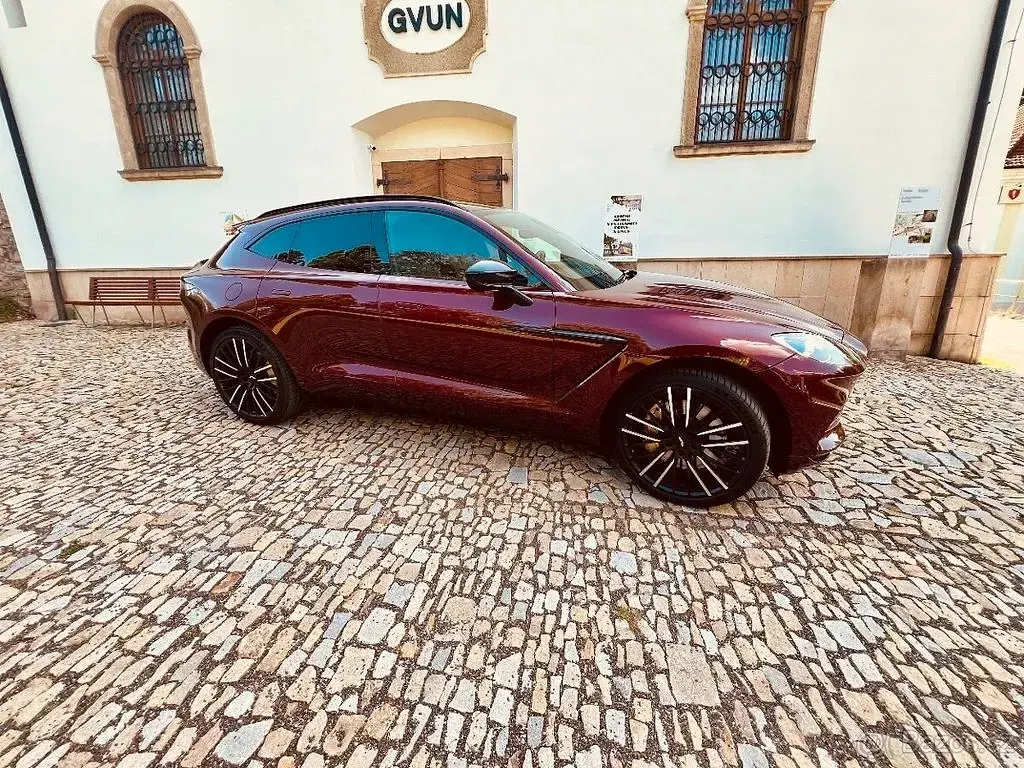Gebraucht Aston Martin DBX 551 PS (405 kW) 2021 Rot SUV