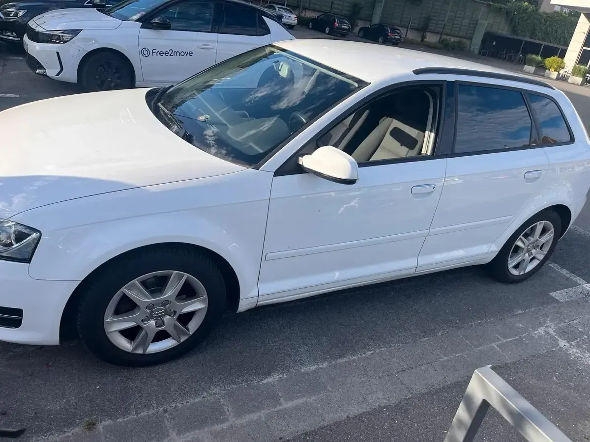 Gebraucht Audi A3 Sportback 105 PS (77 kW) 2012 Weiß Kleinwagen