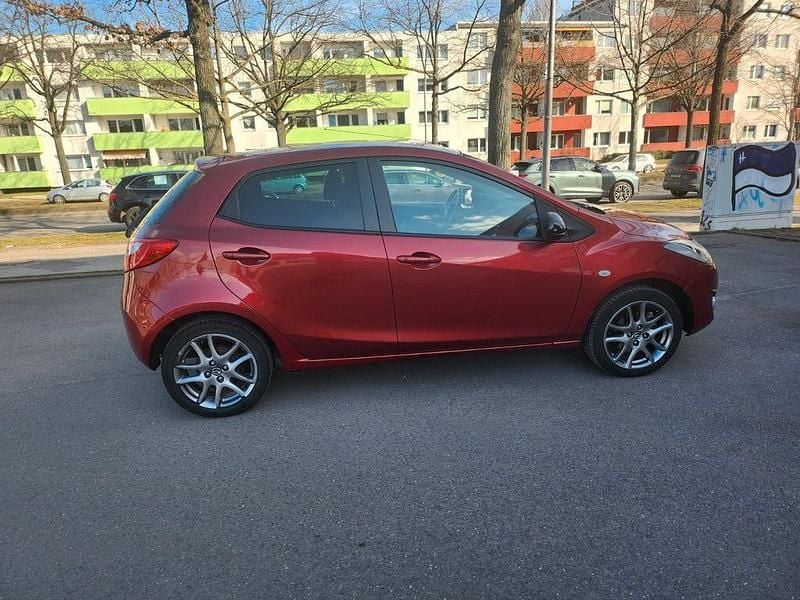 Gebraucht Mazda 2 Kenko 84 PS (61 kW) 2013 Rot Kleinwagen