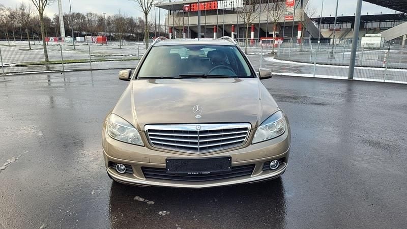 Gebraucht Mercedes C180 156 PS (114 kW) 2010 Beige Limousine