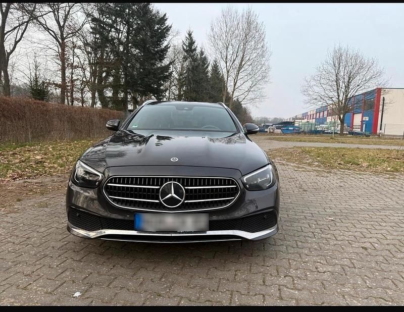 Gebraucht Mercedes E220 194 PS (142 kW) 2023 Schwarz Kombi