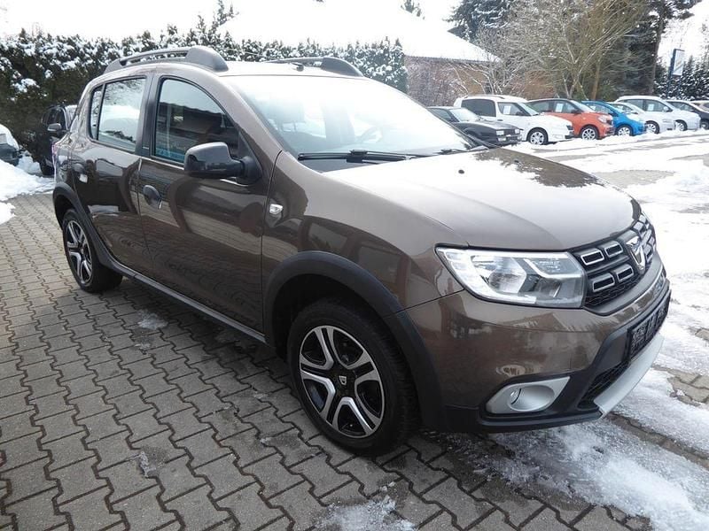 Gebraucht Dacia Sandero Celebration 90 PS (66 kW) 2018 Braun SUV