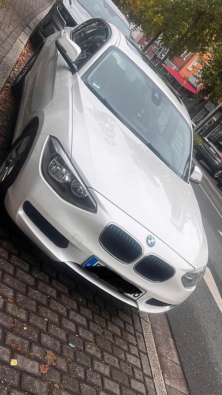 Weiß Gebraucht 2012 BMW 116 Kleinwagen | 9.750 € (Fairer Preis) - Bild 1/4