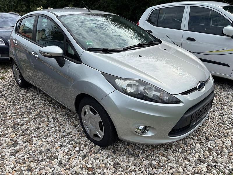 Silber Gebraucht 2012 Ford Fiesta Trend Kleinwagen | 2.990 € (Fairer Preis) - Bild 1/4
