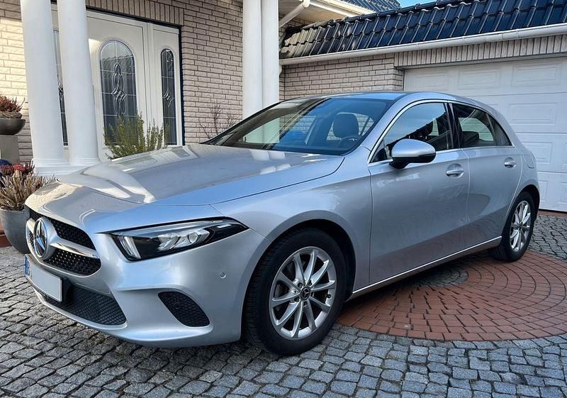 Gebraucht Mercedes A200 Progressive 163 PS (119 kW) 2020 Silber Limousine