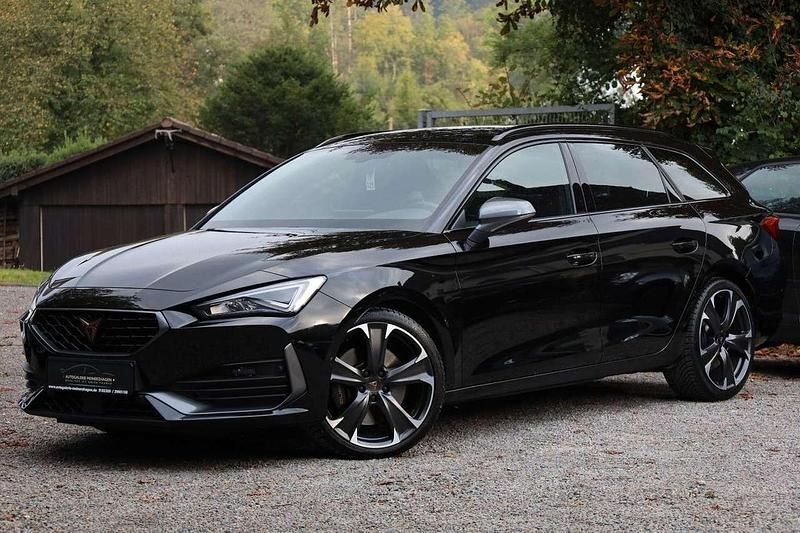 Mitternachtsschwarz Gebraucht 2024 Cupra Leon VZ Kombi | 34.750 € (Superpreis) - Bild 1/4