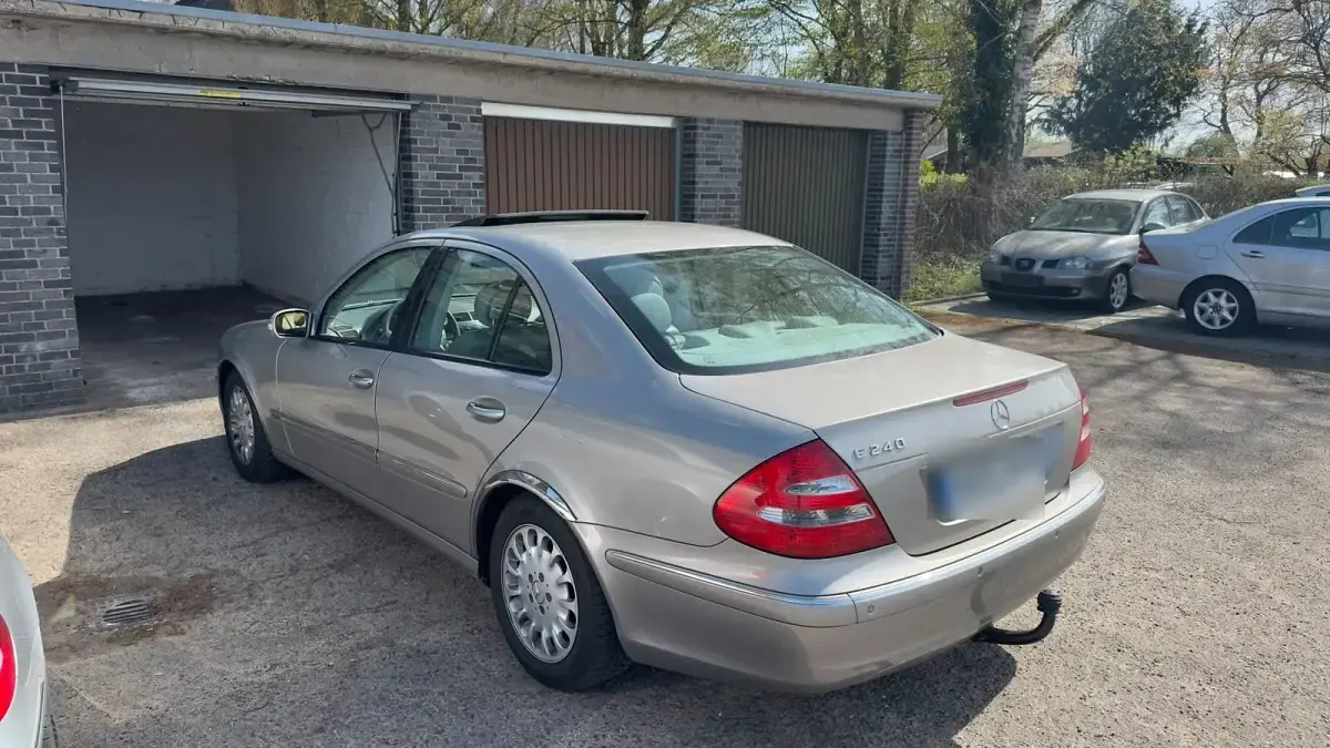 Gebraucht Mercedes E240 177 PS (130 kW) 2004 Grau Limousine