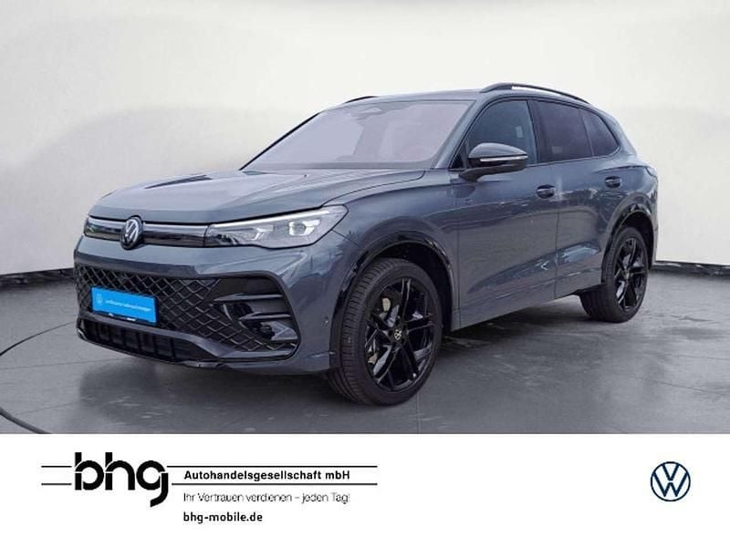 Grau Gebraucht 2024 VW Tiguan R-line SUV | 52.830 € (Guter Preis) - Bild 1/4