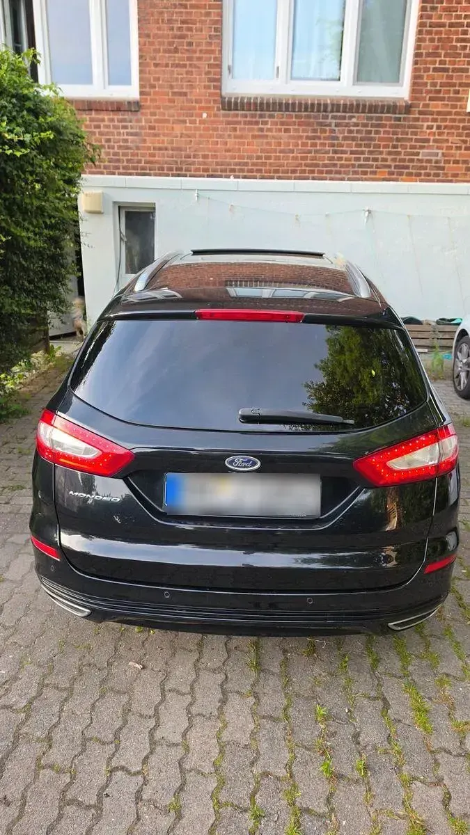 Gebraucht Ford Mondeo Titanium 179 PS (131 kW) 2015 Schwarz Kombi