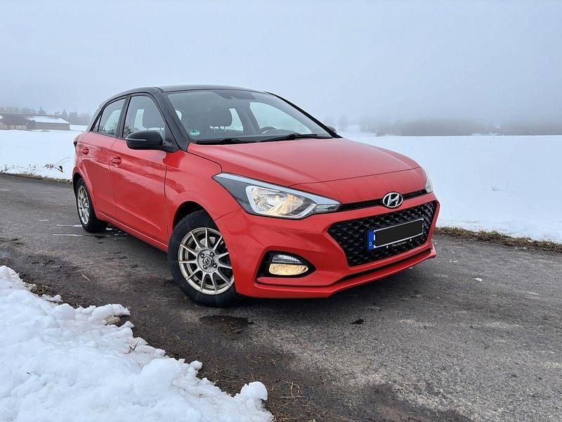 Gebraucht Hyundai i20 101 PS (74 kW) 2019 Rot Kleinwagen