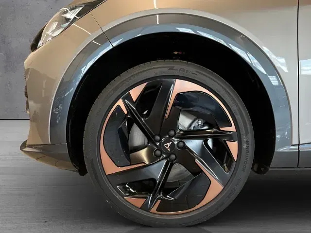 Neu Cupra Tavascan VZ 250 kW (340 PS) 2026 Beige SUV