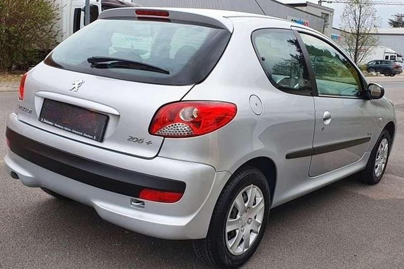 Gebraucht Peugeot 206+ Urban Move 60 PS (44 kW) 2011 Silber Kleinwagen