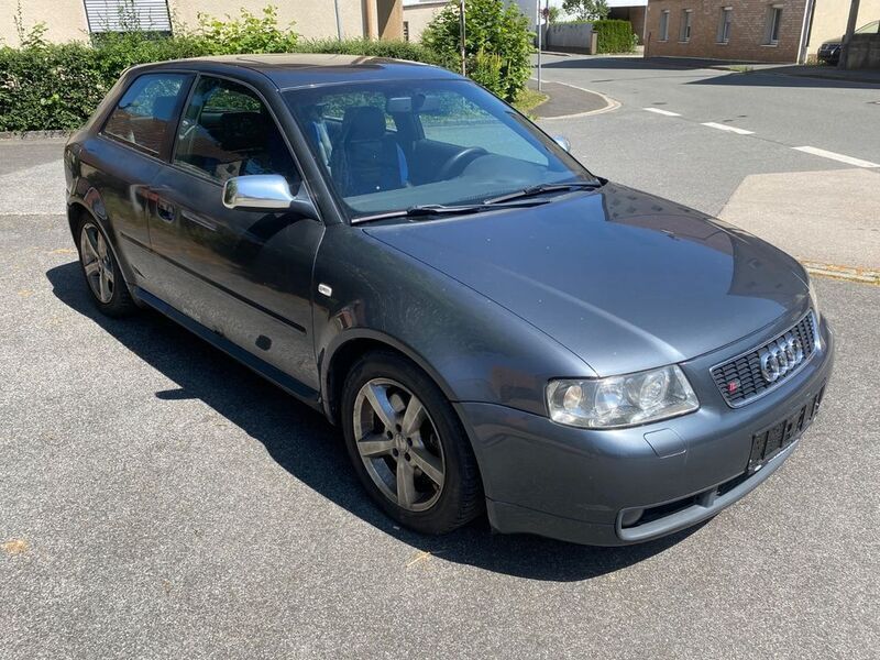 Grau Gebraucht 2002 Audi S3 S-Line Limousine | 3.799 € (Superpreis) - Bild 1/4