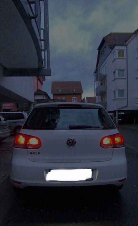 Gebraucht VW Golf VI Style 80 PS (58 kW) 2010 Weiß Kleinwagen