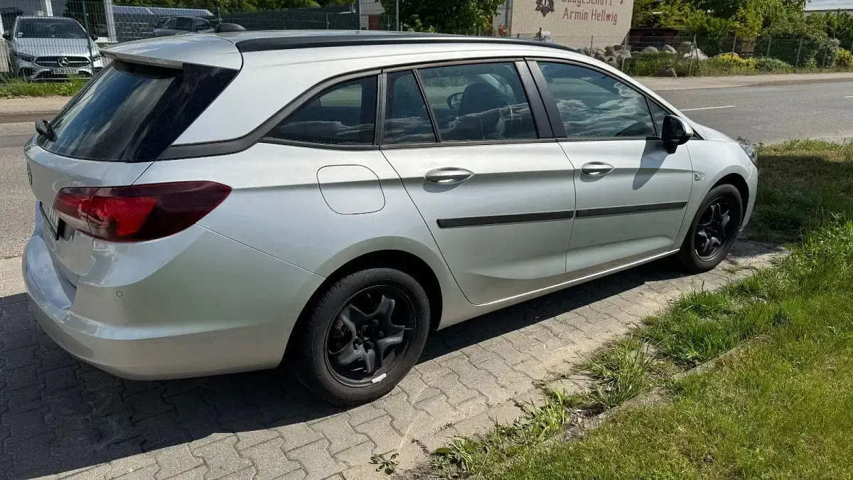 Gebraucht Opel Astra Business Edition 122 PS (89 kW) 2020 Silber Limousine
