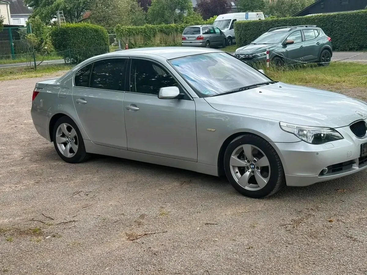 Gebraucht BMW 530 240 PS (176 kW) 2004 Silber Limousine