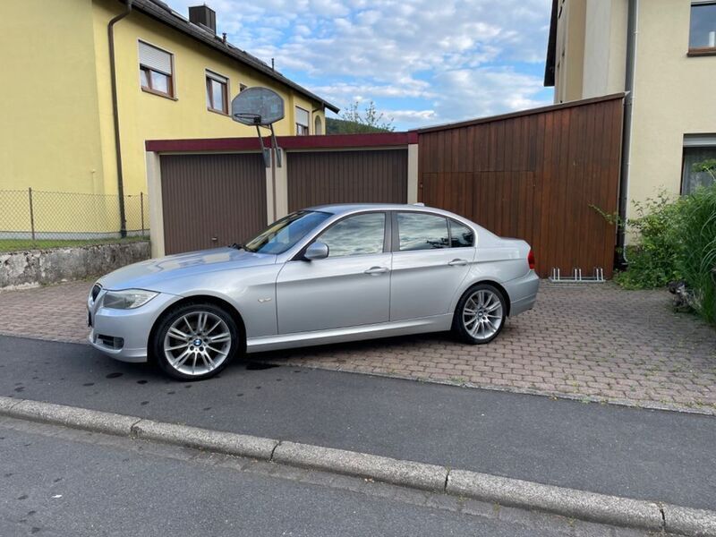 Silber Gebraucht 2009 BMW 325 Limousine | 4.500 € (Superpreis) - Bild 1/4