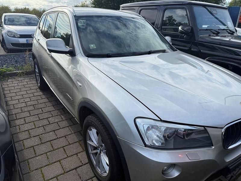 Silber Gebraucht 2011 BMW X3 Sport Line SUV | 7.777 € (Fairer Preis) - Bild 1/4