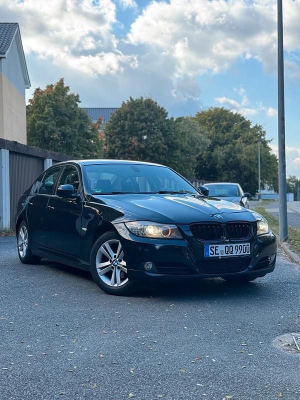 Schwarz Gebraucht 2012 BMW 318 Limousine | 4.800 € (Guter Preis) - Bild 1/4