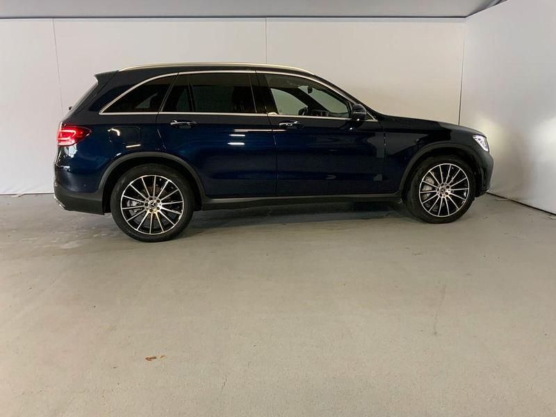 Gebraucht Mercedes GLC300e AMG 306 PS (225 kW) 2021 Cavansitblau metallic SUV