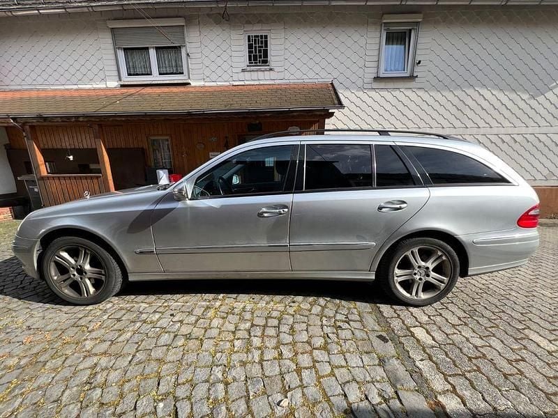 Gebraucht Mercedes E320 Avantgarde 224 PS (164 kW) 2007 Silber Limousine