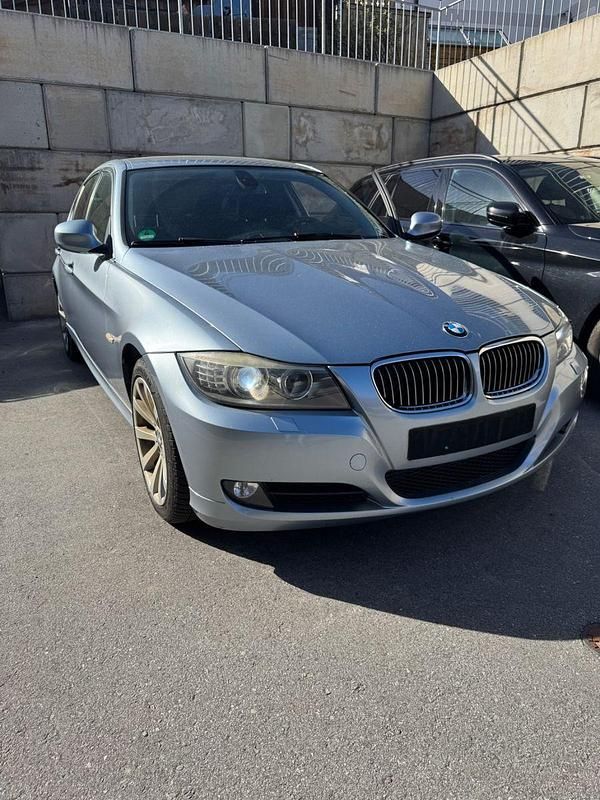 Second-hand BMW 325 204 CP (150 kW) 2010 Albastru Berlinǎ
