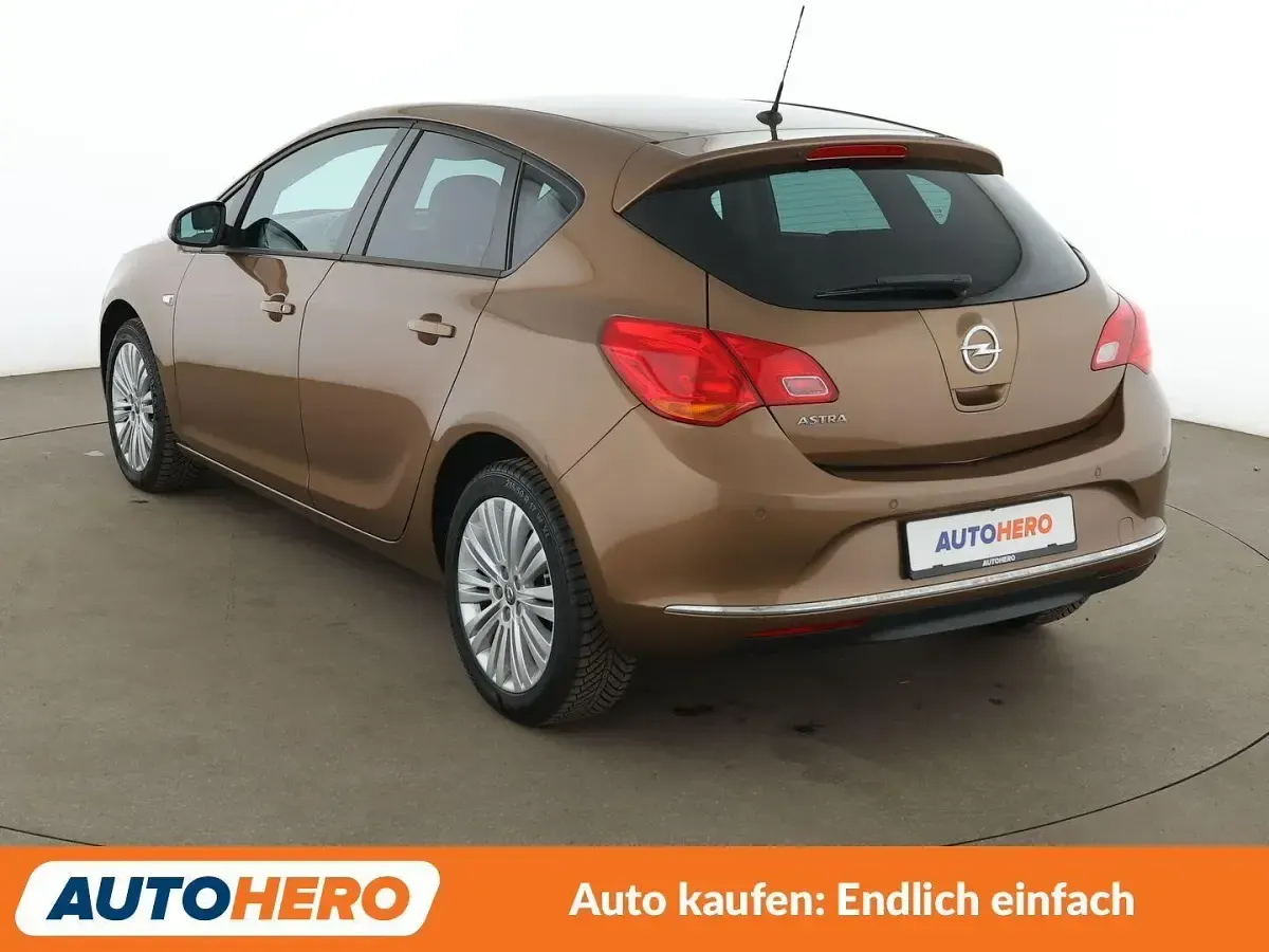 Używany Opel Astra Style 120 KM (88 kW) 2015 Brązowy Sedan/Limuzyna