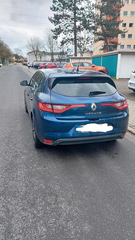 Blau Gebraucht 2017 Renault Mégane IV Limousine | 4.800 € (Superpreis) - Bild 1/4