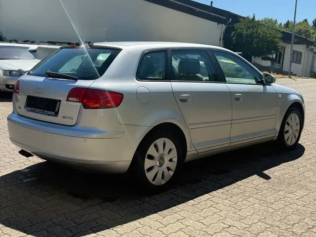Gebraucht Audi A3 Sportback Attraction 105 PS (77 kW) 2008 Silber Kleinwagen