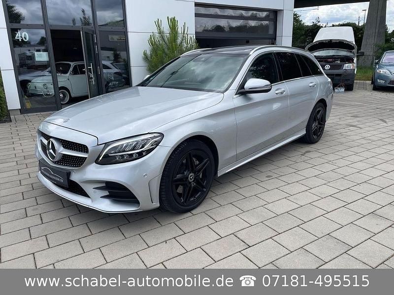 Silber Gebraucht 2018 Mercedes C220 AMG Limousine | 19.900 € (Fairer Preis) - Bild 1/4