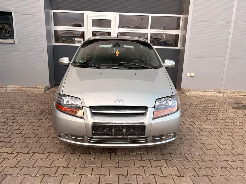 Gebraucht Chevrolet Kalos 94 PS (69 kW) 2003 Silber Limousine