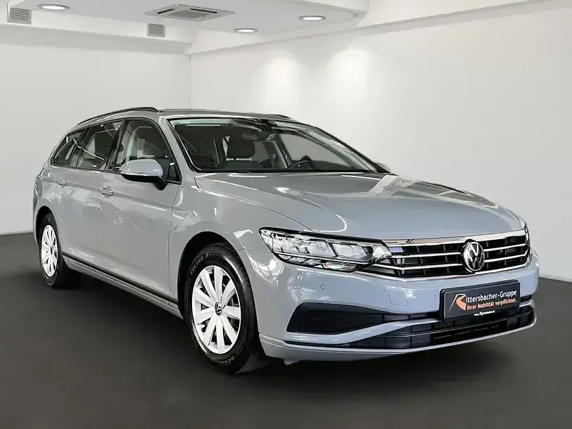Gebraucht VW Passat Conceptline 150 PS (110 kW) 2022 Mondsteingrau Kombi