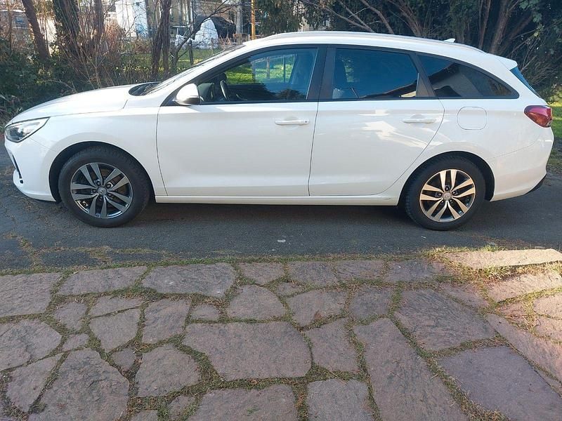 Gebraucht Hyundai i30 140 PS (102 kW) 2018 Weiß Kombi