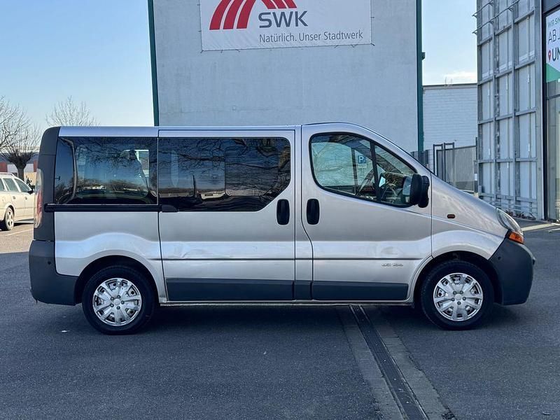 Gebraucht Renault Trafic 101 PS (74 kW) 2002 Silber Van / Kleinbus