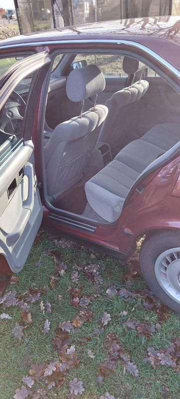 Gebraucht BMW 525 143 PS (105 kW) 1992 Rot Limousine